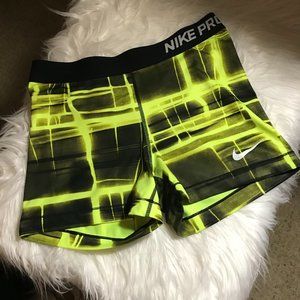 nike pro woman shorts NWT